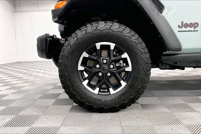 Used 2024 Jeep Wrangler Unlimited Rubicon w/ Dual Top Group AWD/4WD image 9