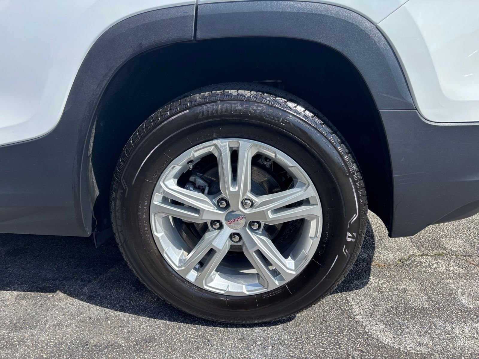 Used 2024 GMC Terrain SLE image 31