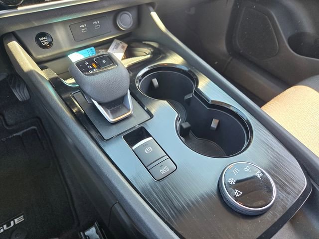 Used 2025 Nissan Rogue SV AWD/4WD image 19