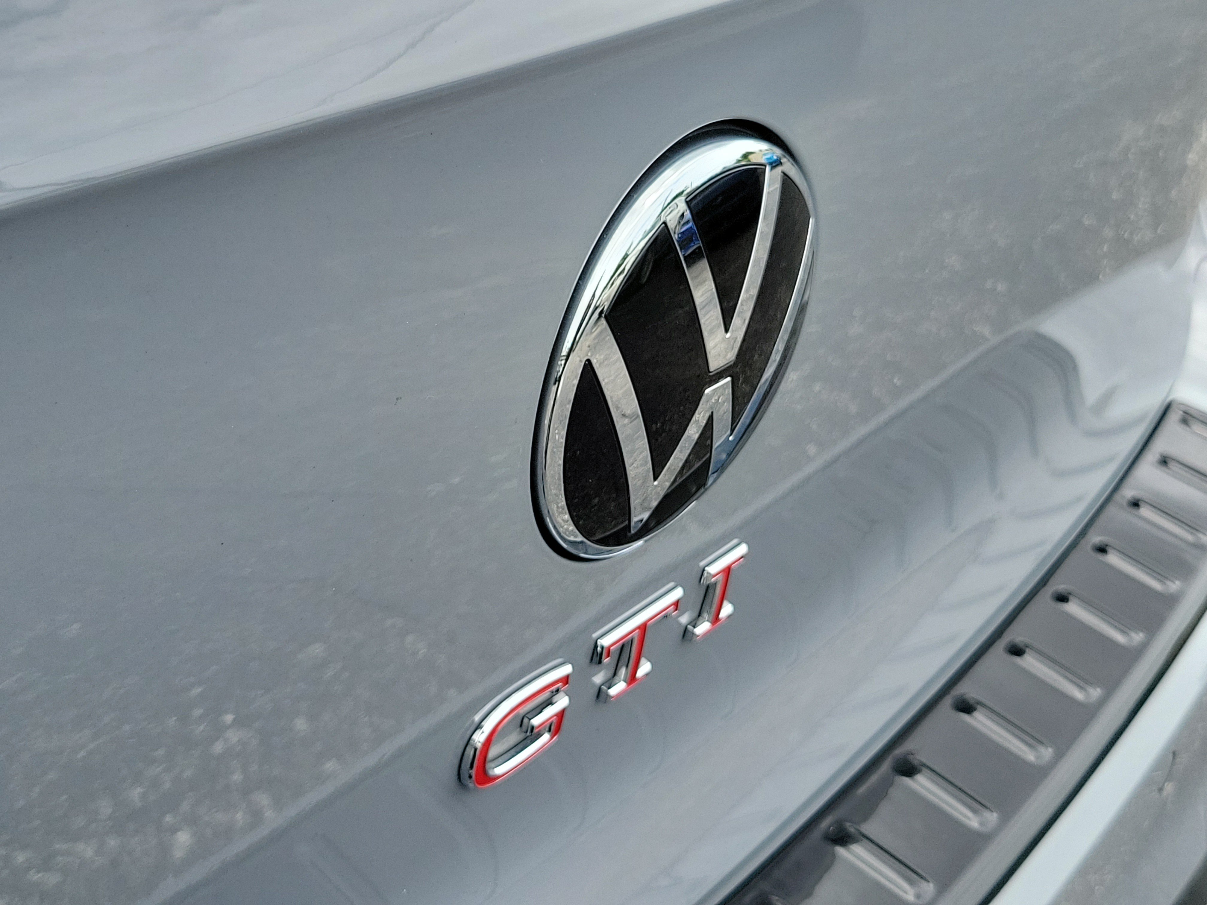 Certified 2023 Volkswagen GTI SE FWD image 10