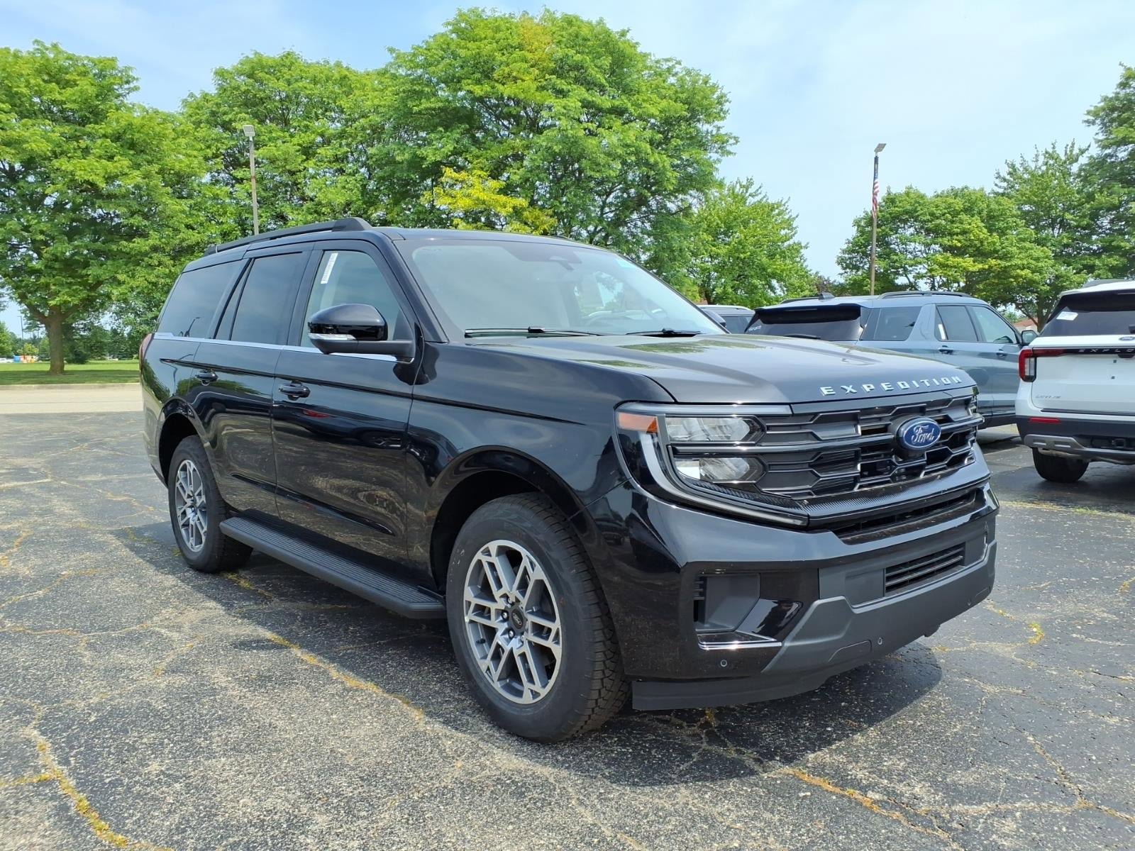 New 2026 Ford Expedition Active AWD/4WD image 3