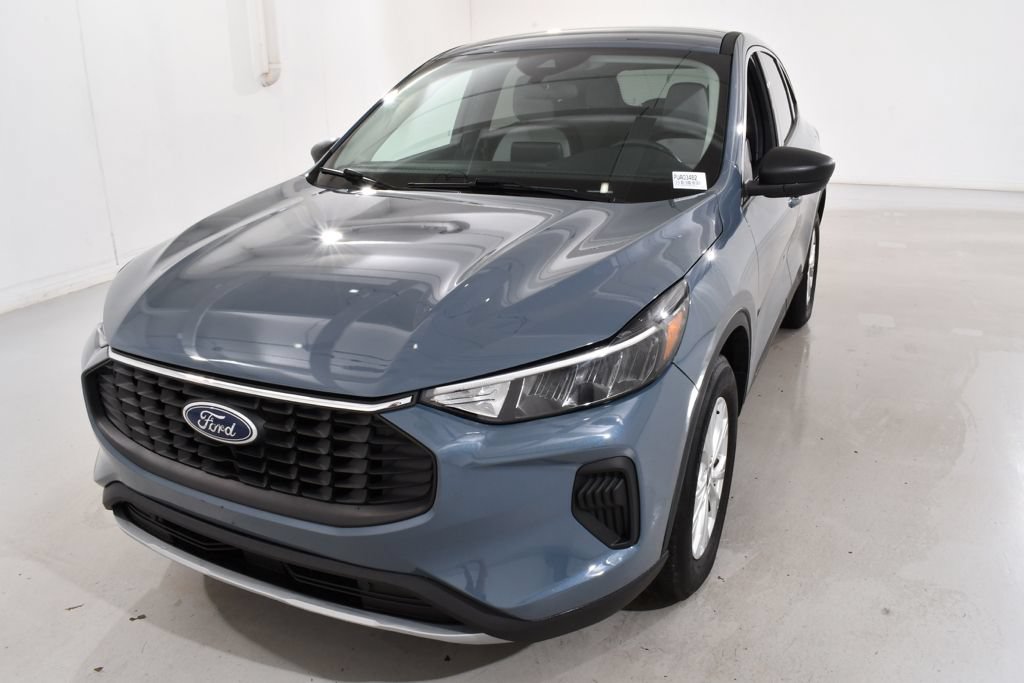 Used 2023 Ford Escape Active AWD/4WD image 2