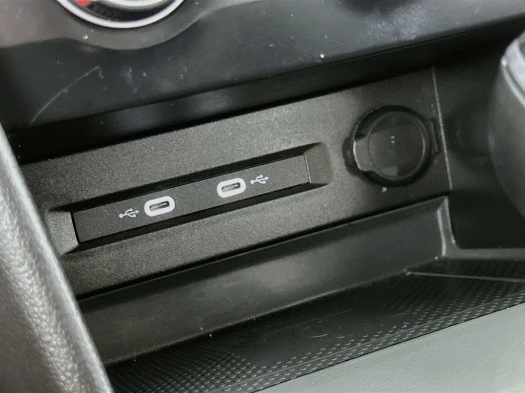 Used 2022 Volkswagen Taos SE w/ Panoramic Sunroof Package FWD image 30