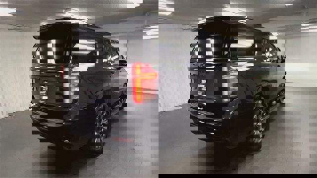 Used 2023 Chevrolet Suburban Z71 w/ Luxury Package image 8