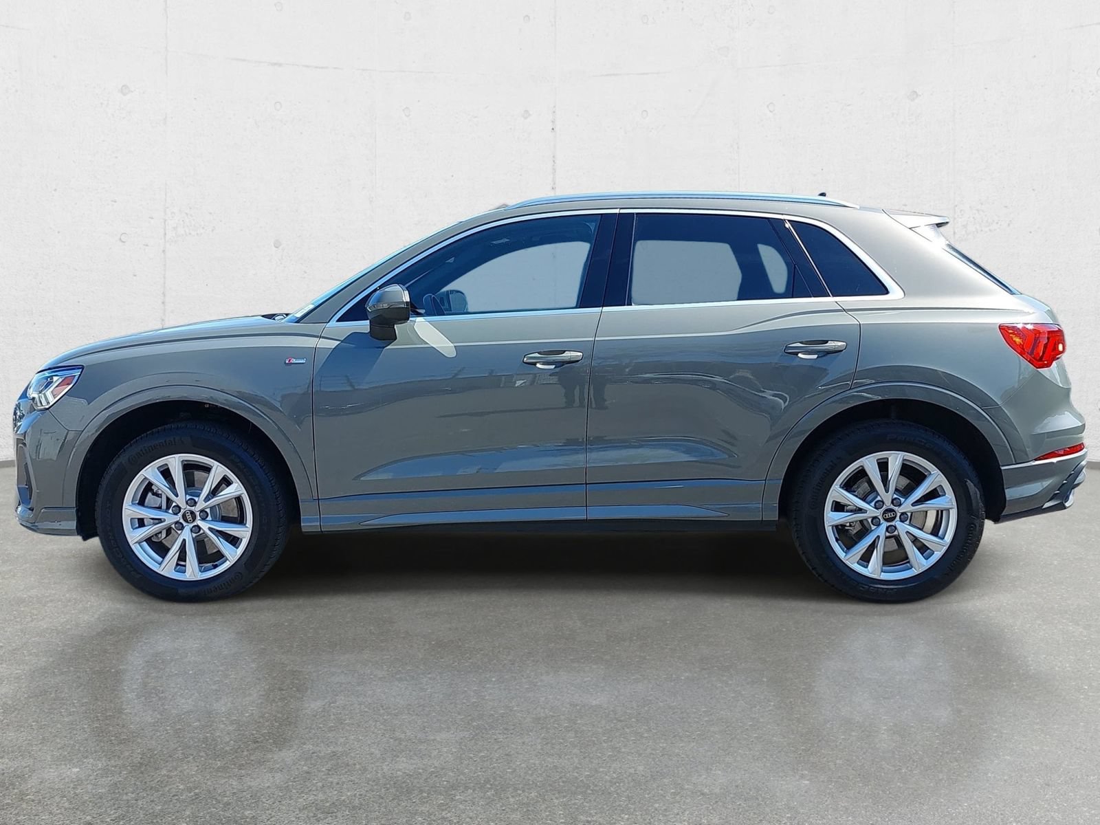 Certified 2025 Audi Q3 2.0T Premium w/ Convenience Package AWD/4WD image 8
