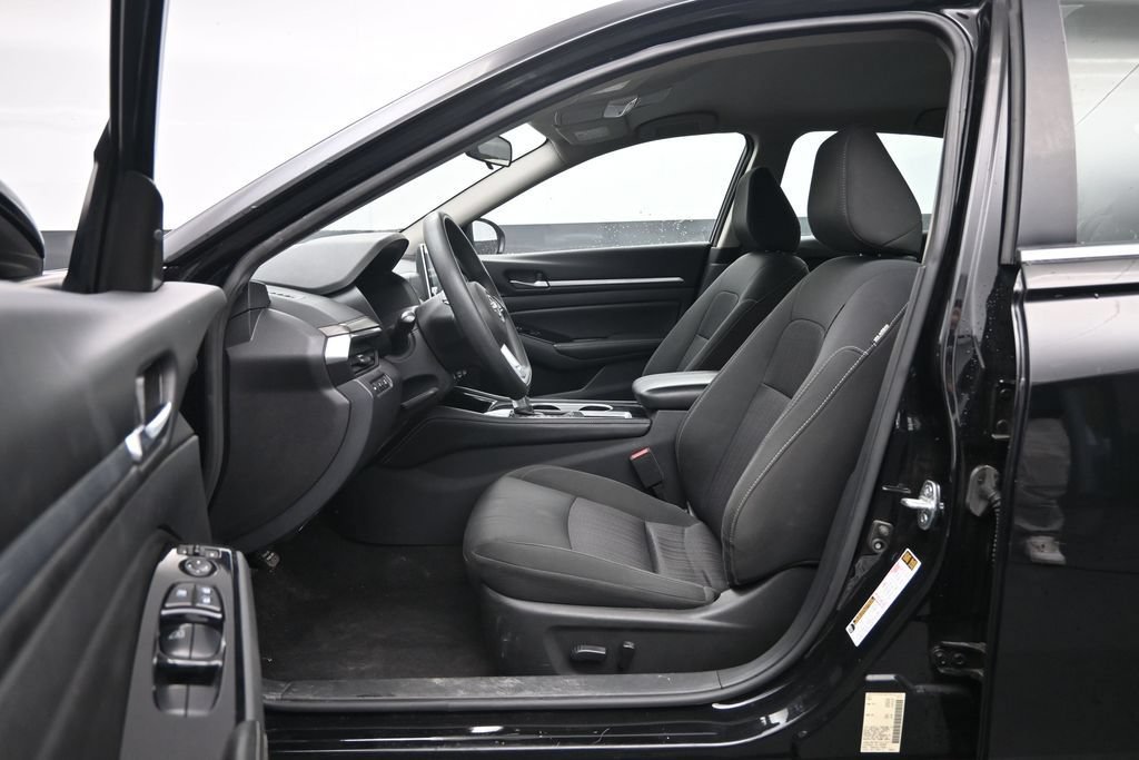 Used 2023 Nissan Altima 2.5 SV FWD image 23