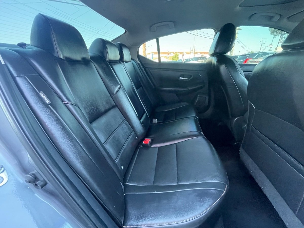 Used 2022 Nissan Sentra SR w/ SR Premium Package FWD image 14