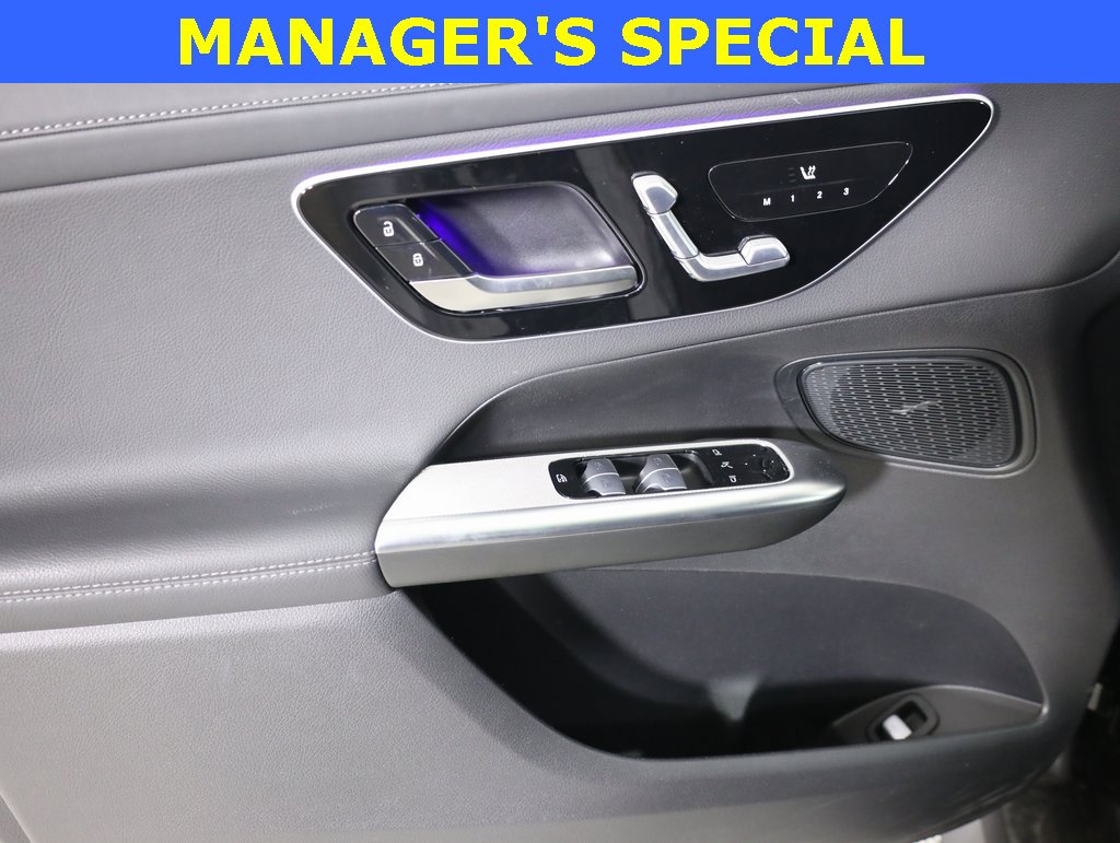 Used 2025 Mercedes-Benz GLC 300 4MATIC image 9