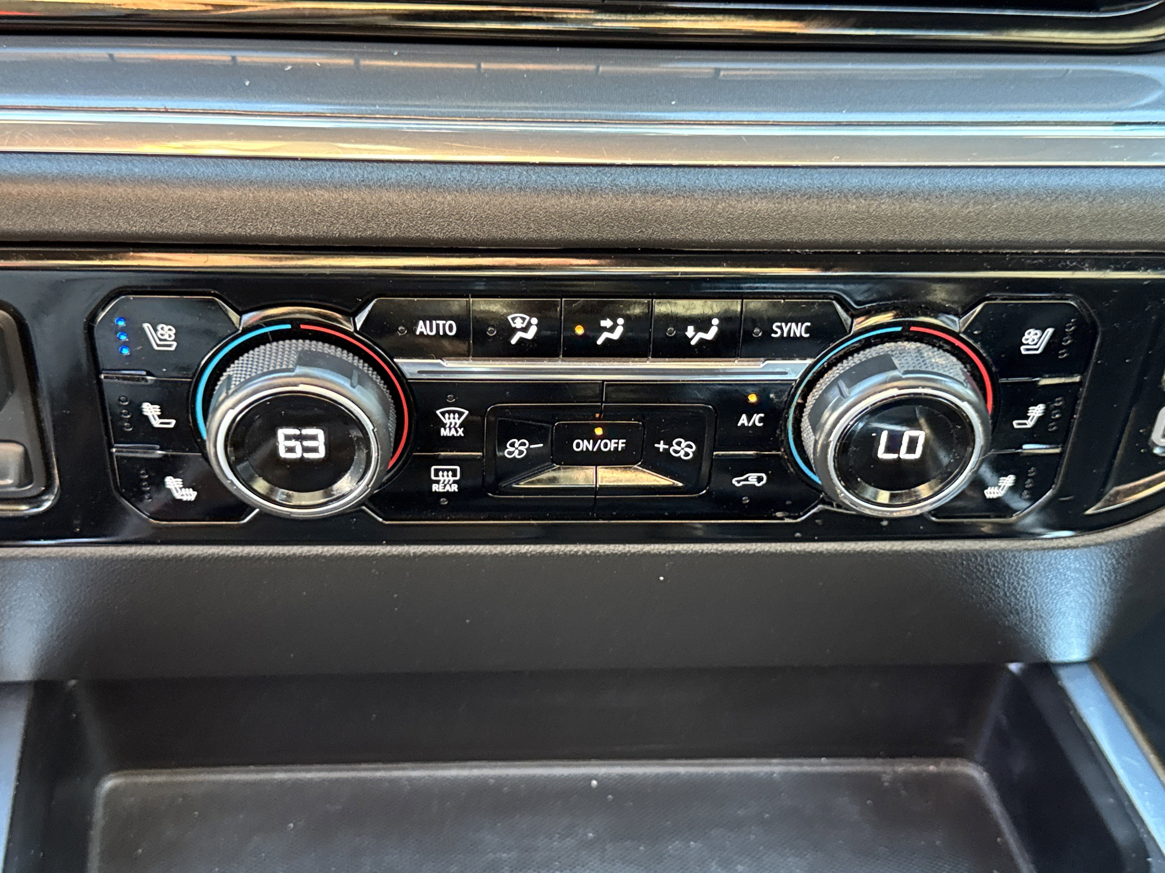 Used 2024 Chevrolet Silverado 1500 High Country w/ Technology Package image 20