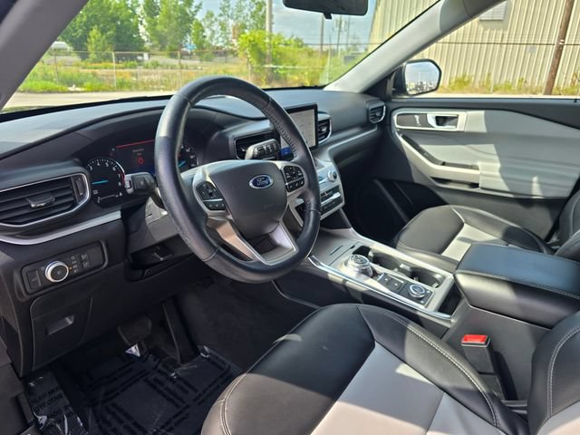 Used 2022 Ford Explorer XLT w/ Equipment Group 202A AWD/4WD image 11