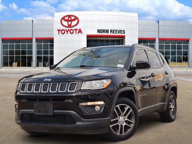 Used 2019 Jeep Compass Latitude FWD image 1