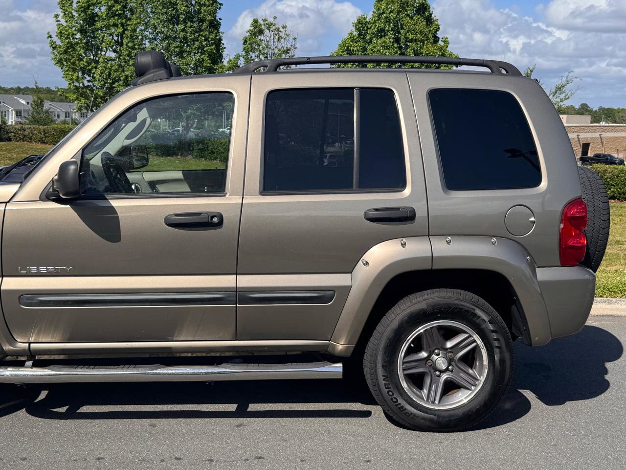 Used 2004 Jeep Liberty Renegade w/ Security Group AWD/4WD image 8