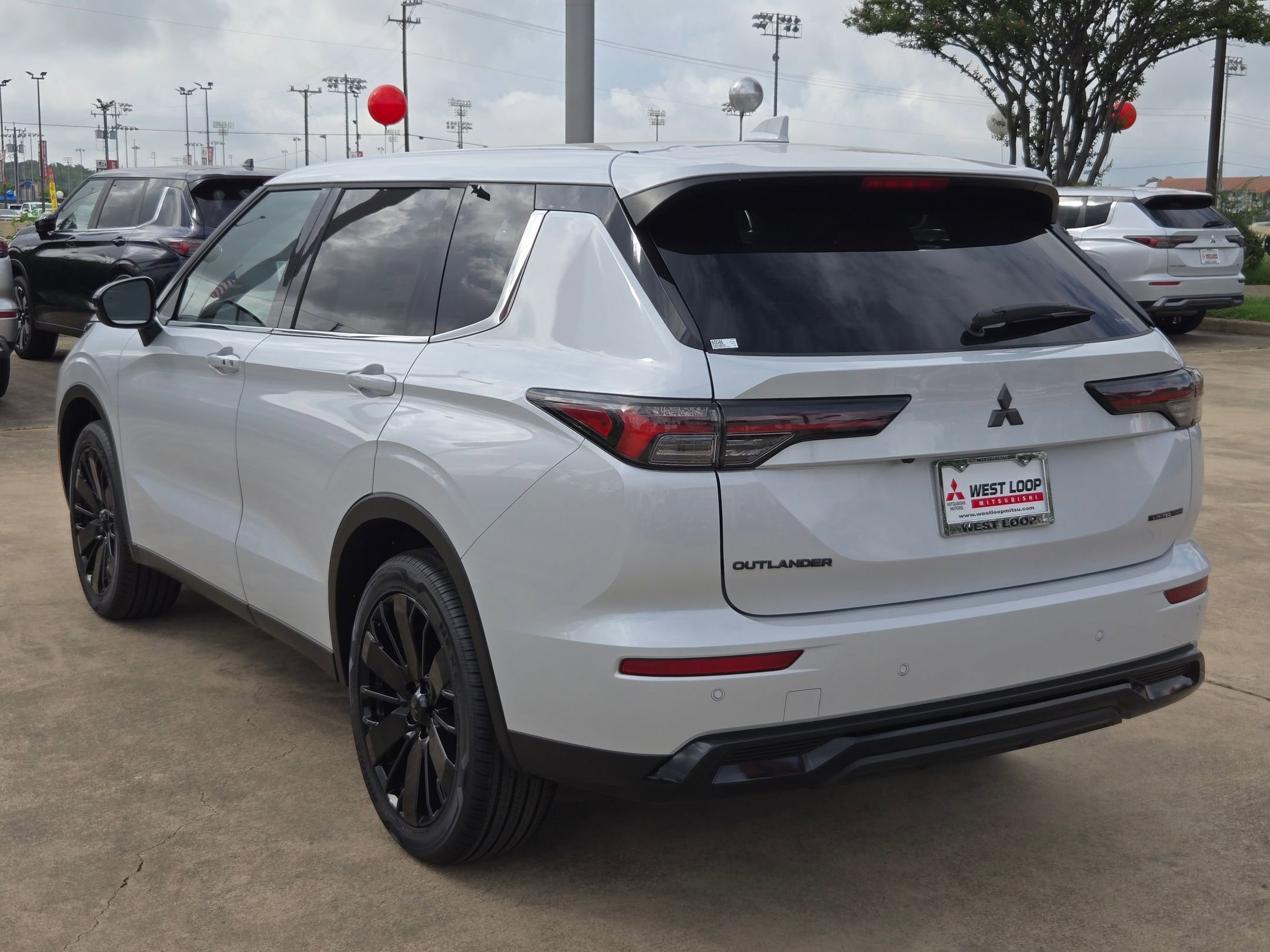 New 2026 Mitsubishi Outlander LE AWD/4WD image 3