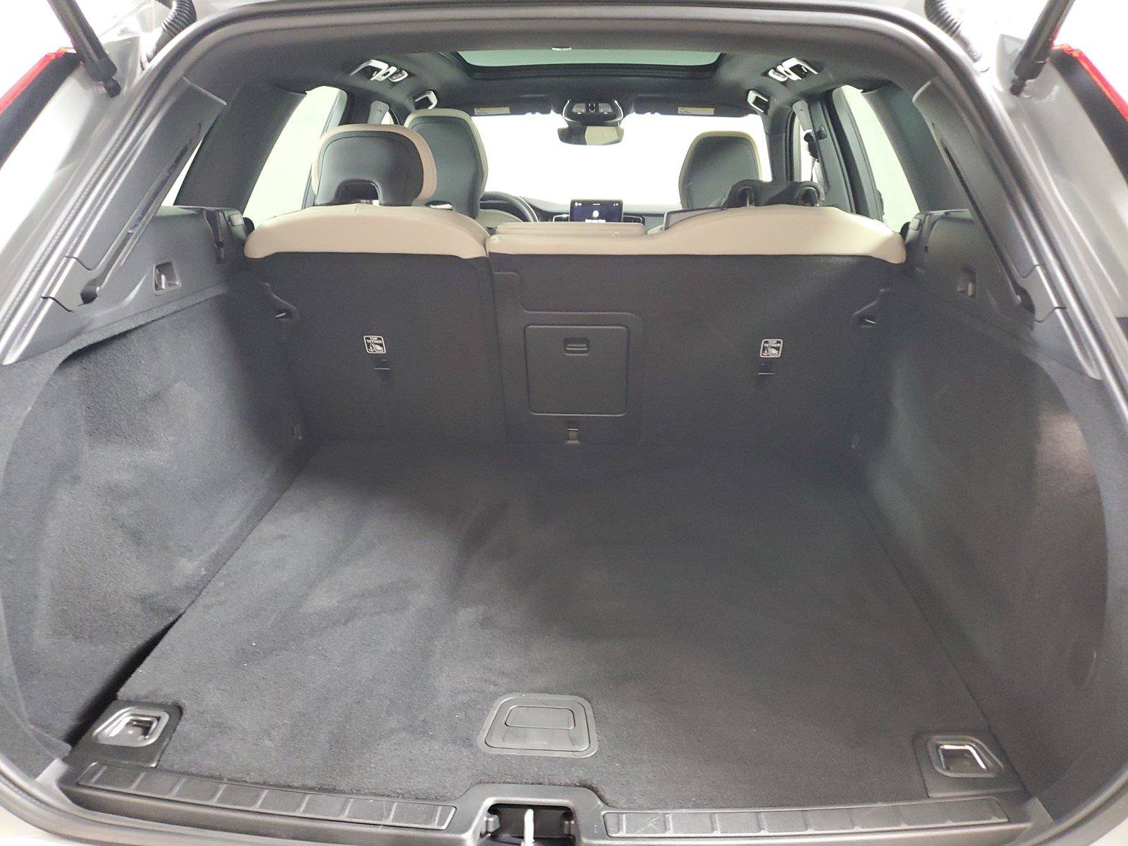 Used 2026 Volvo XC60 B5 Core AWD/4WD image 9