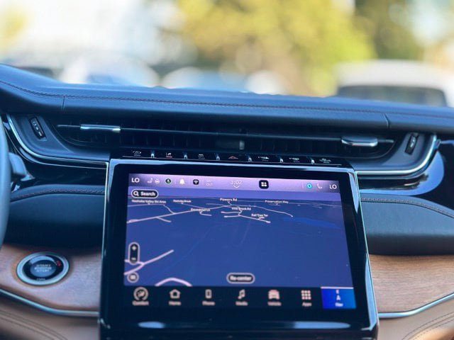Used 2023 Jeep Grand Cherokee L Summit AWD/4WD image 15