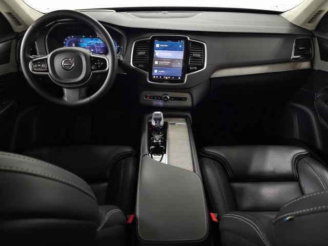 Used 2023 Volvo XC90 T8 Ultimate w/ Lounge Package image 15