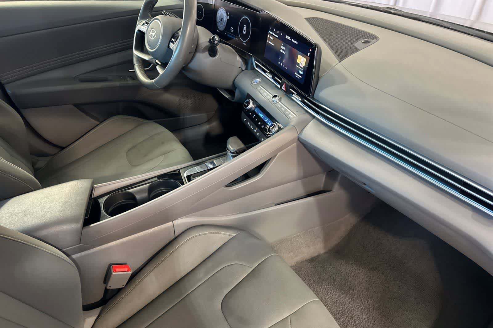 Used 2025 Hyundai Elantra SEL FWD image 17
