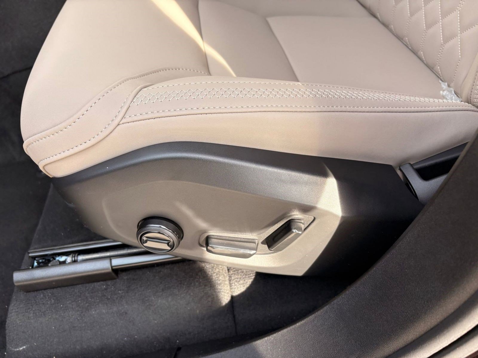 New 2026 Volvo XC90 B6 Plus image 13