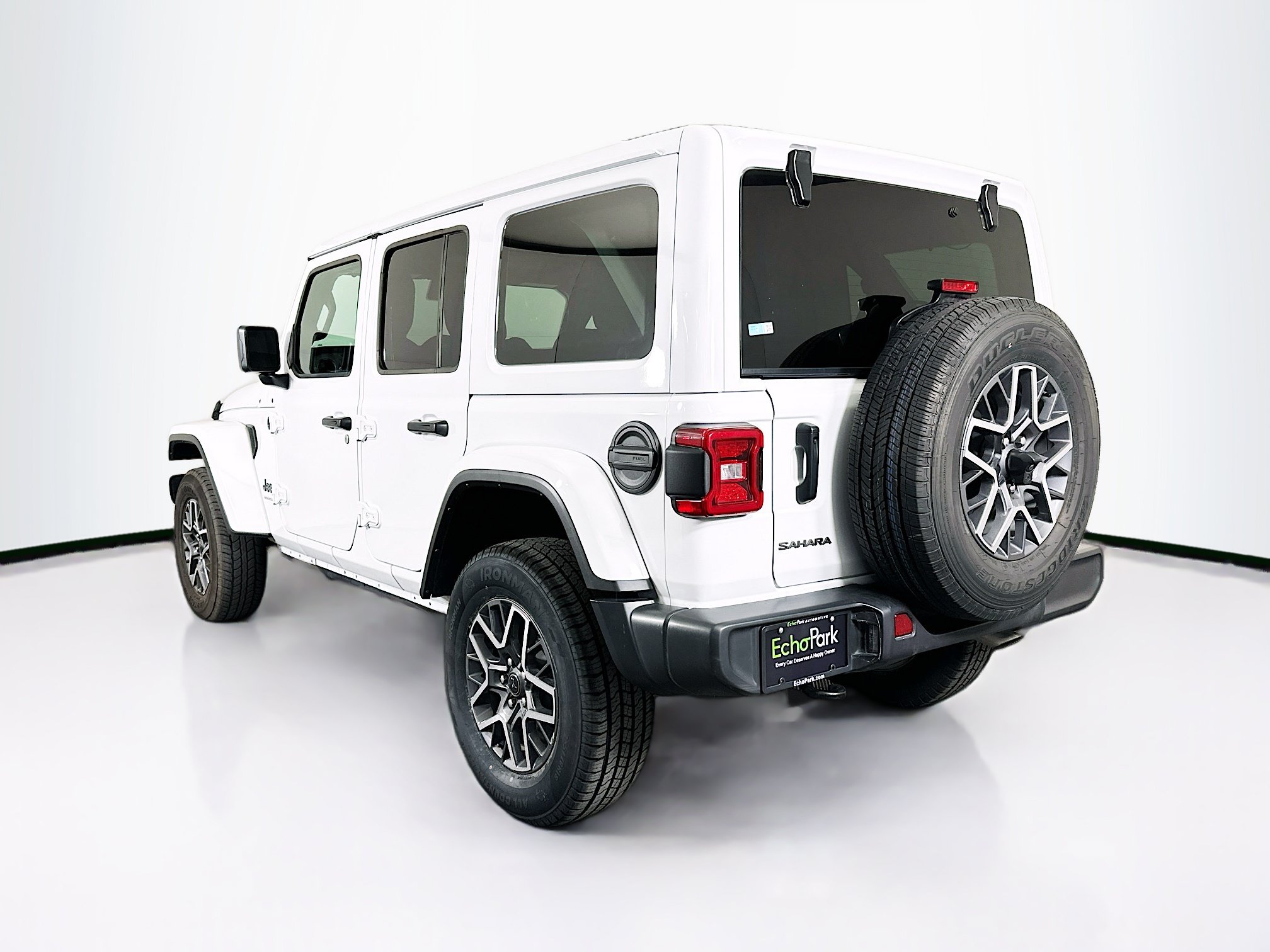Used 2025 Jeep Wrangler Unlimited Sahara AWD/4WD image 5