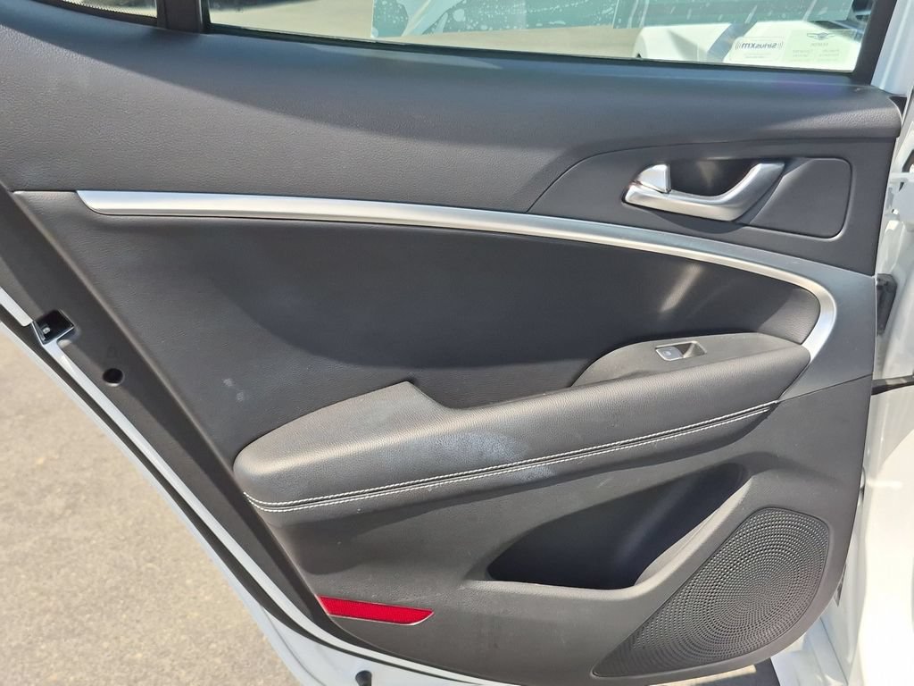 Used 2025 Genesis G70 2.5T RWD image 27