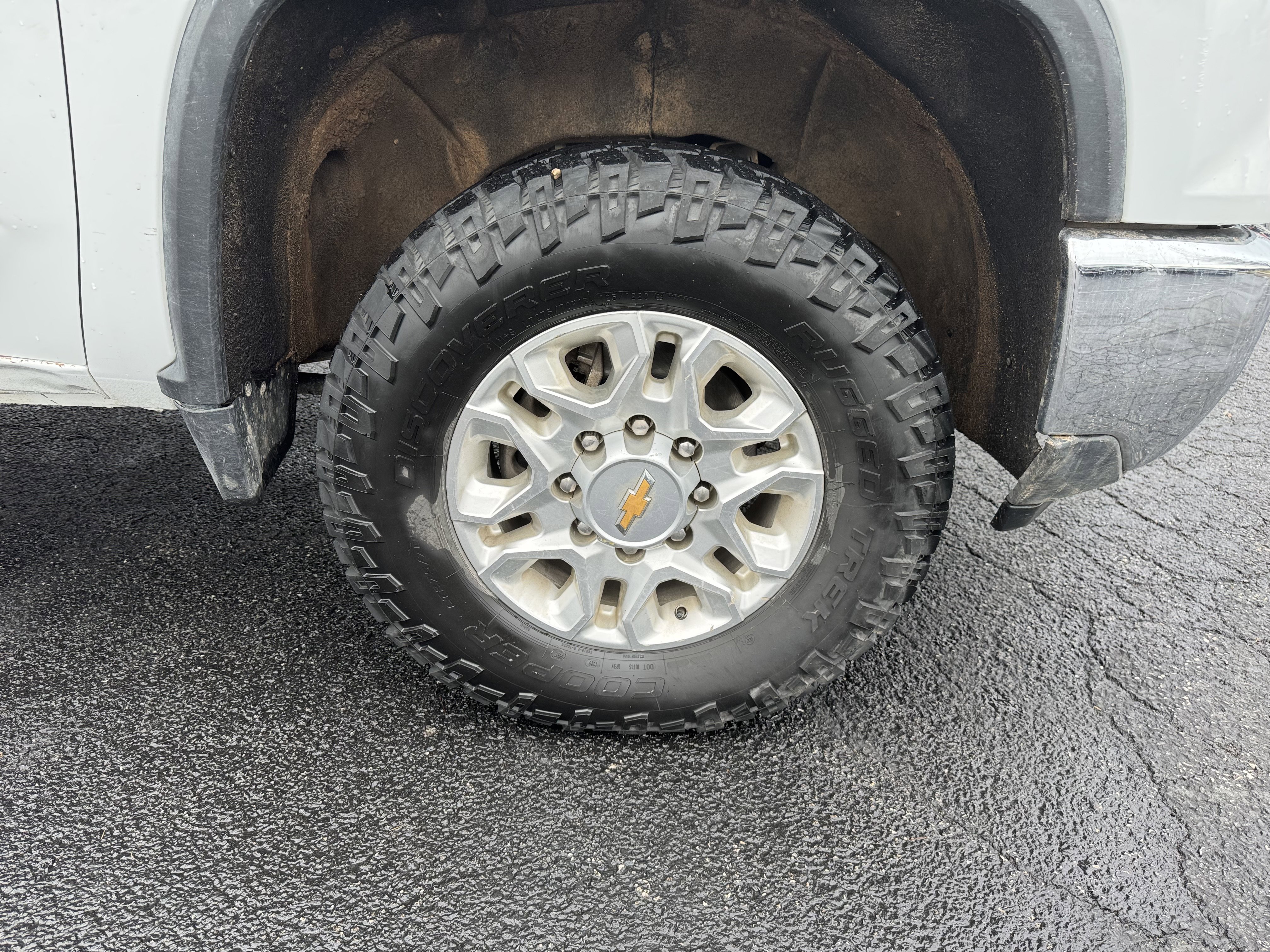 Used 2024 Chevrolet Silverado 2500 LT image 12