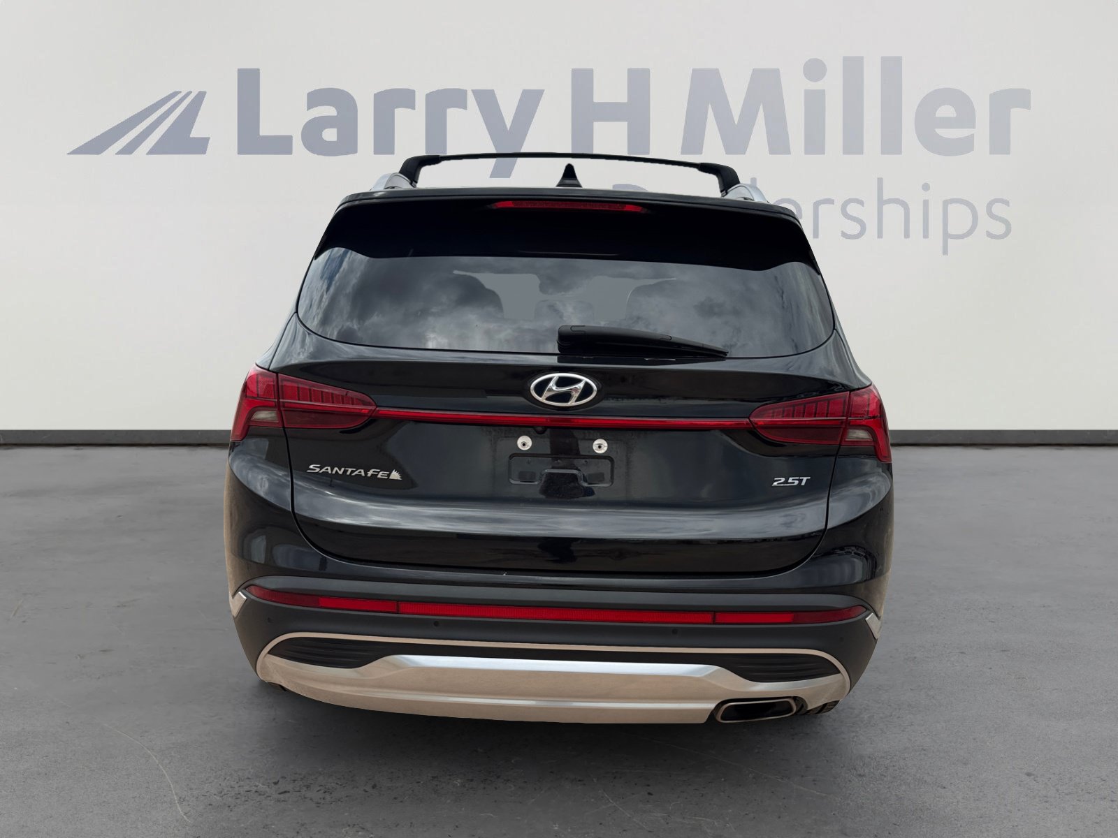 Used 2021 Hyundai Santa Fe Limited w/ Cargo Package FWD image 4