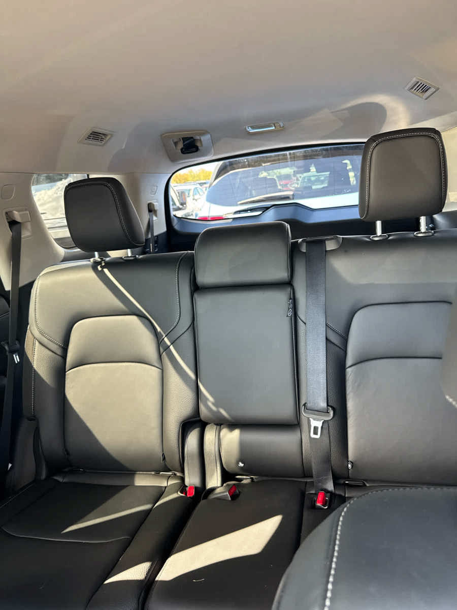Used 2025 Nissan Pathfinder SL AWD/4WD image 27