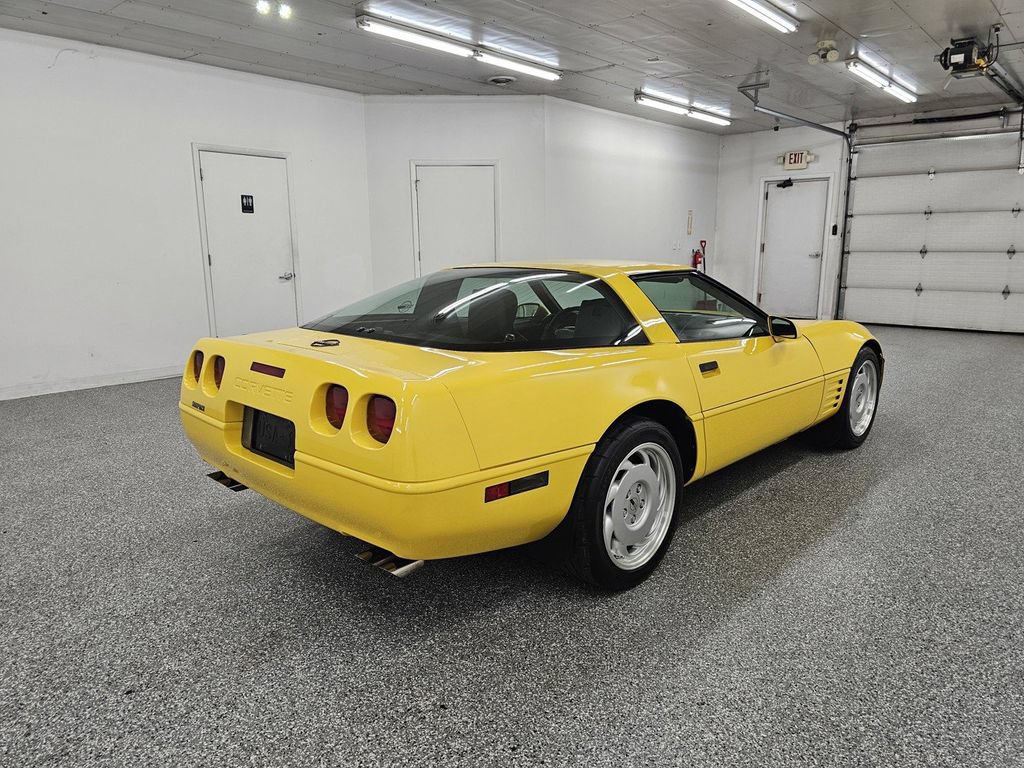 Used 1991 Chevrolet Corvette Coupe RWD image 4