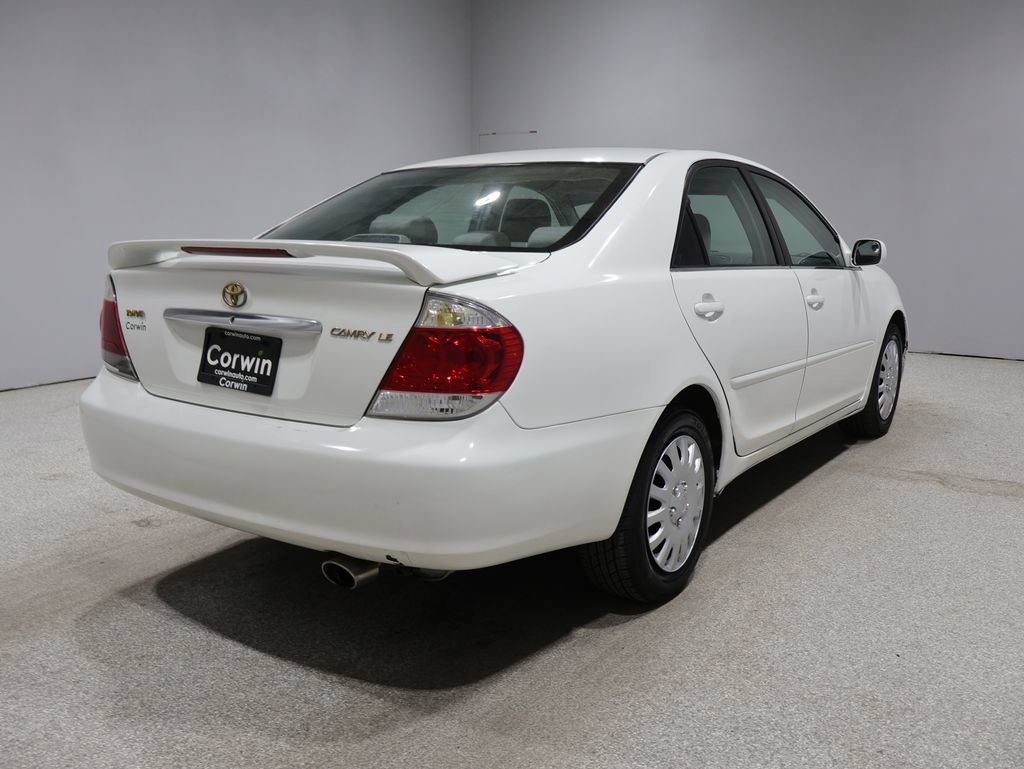 Used 2005 Toyota Camry LE FWD image 2