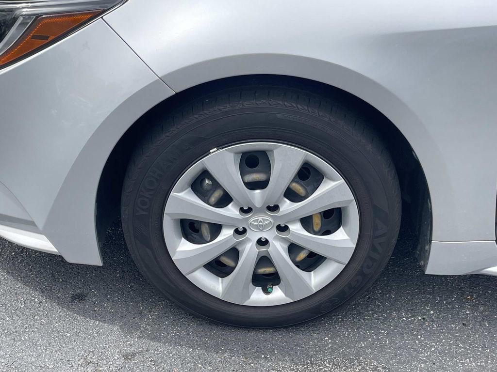 Used 2022 Toyota Corolla LE image 12