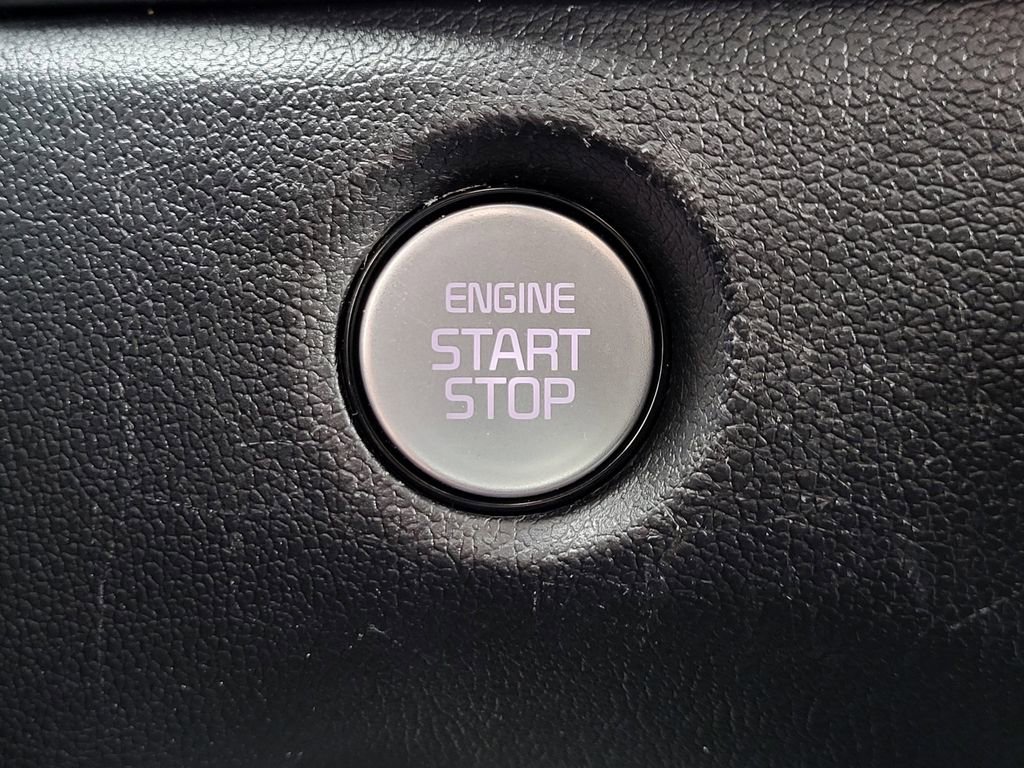 Used 2024 Kia Sorento S image 12