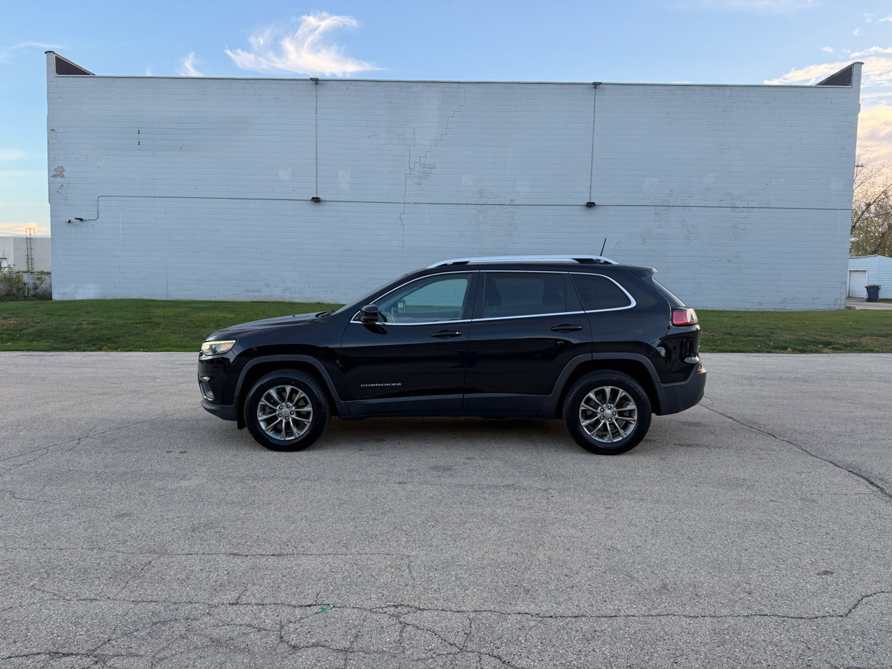Used 2020 Jeep Cherokee Latitude Plus w/ Cold Weather Group image 4