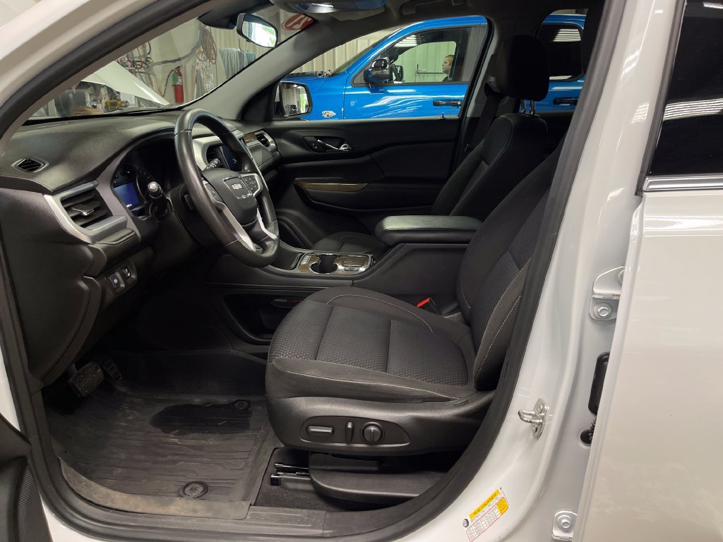 Used 2021 GMC Acadia SLE w/ Driver Convenience Package FWD image 14