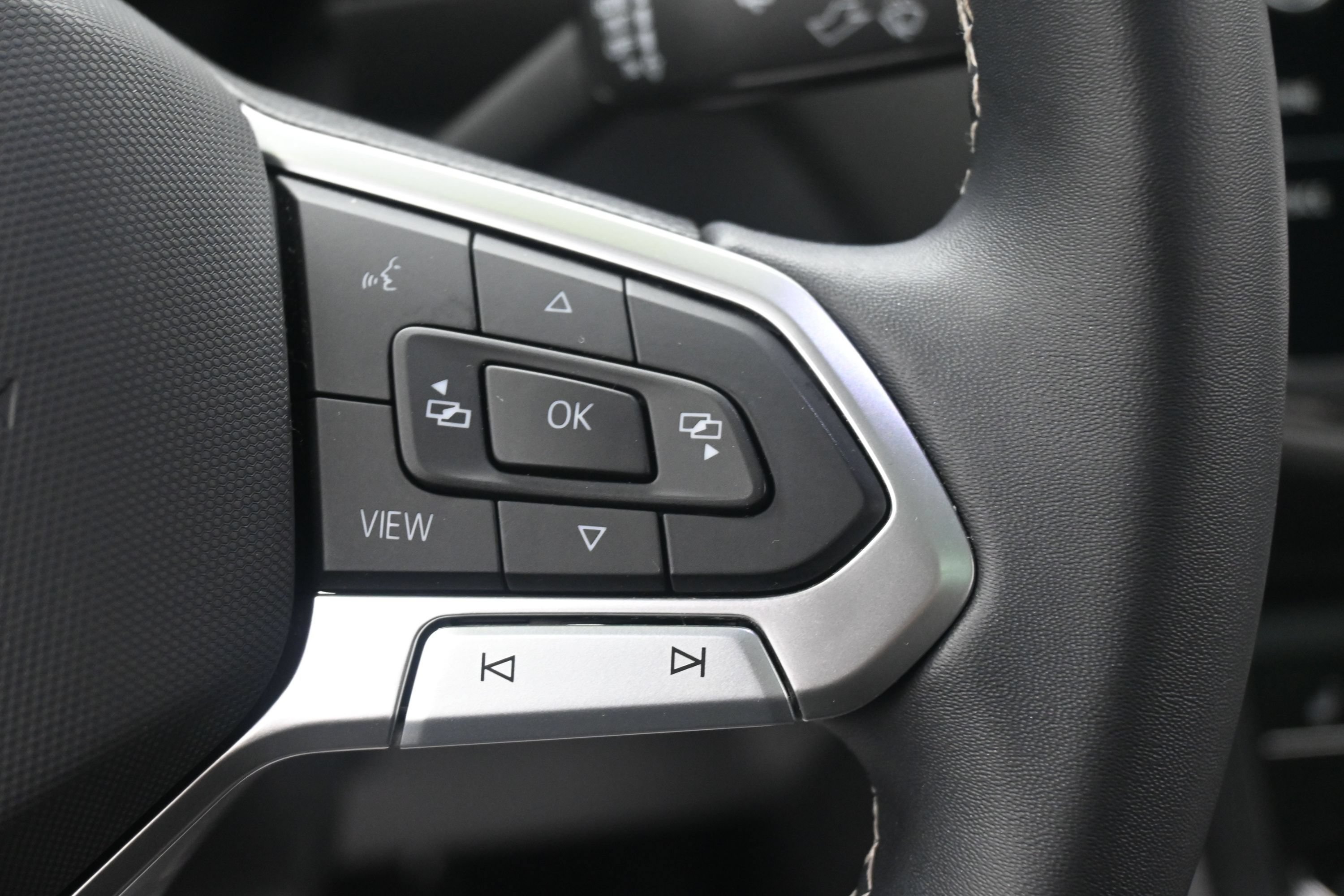 Used 2023 Volkswagen Tiguan SE w/ Panoramic Sunroof Package AWD/4WD image 21