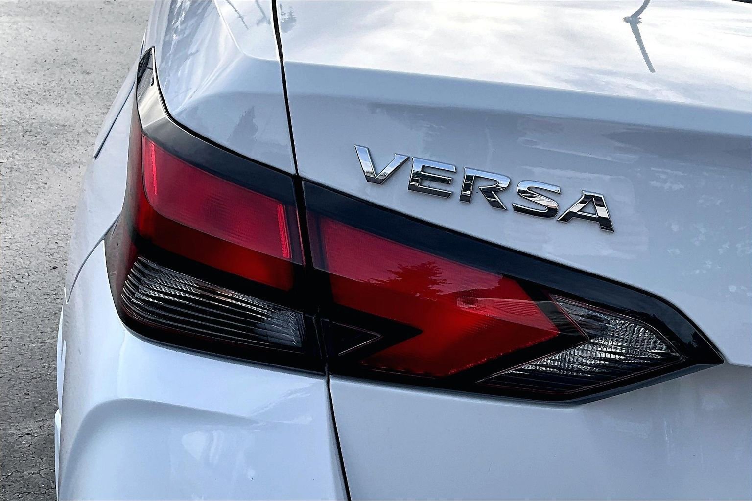 Used 2025 Nissan Versa S w/ Trunk Package image 22