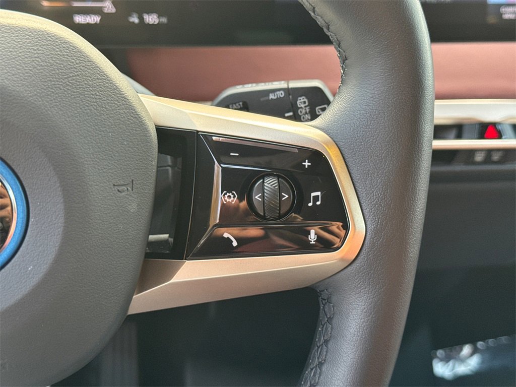 Used 2023 BMW iX xDrive50 w/ Premium Package image 27