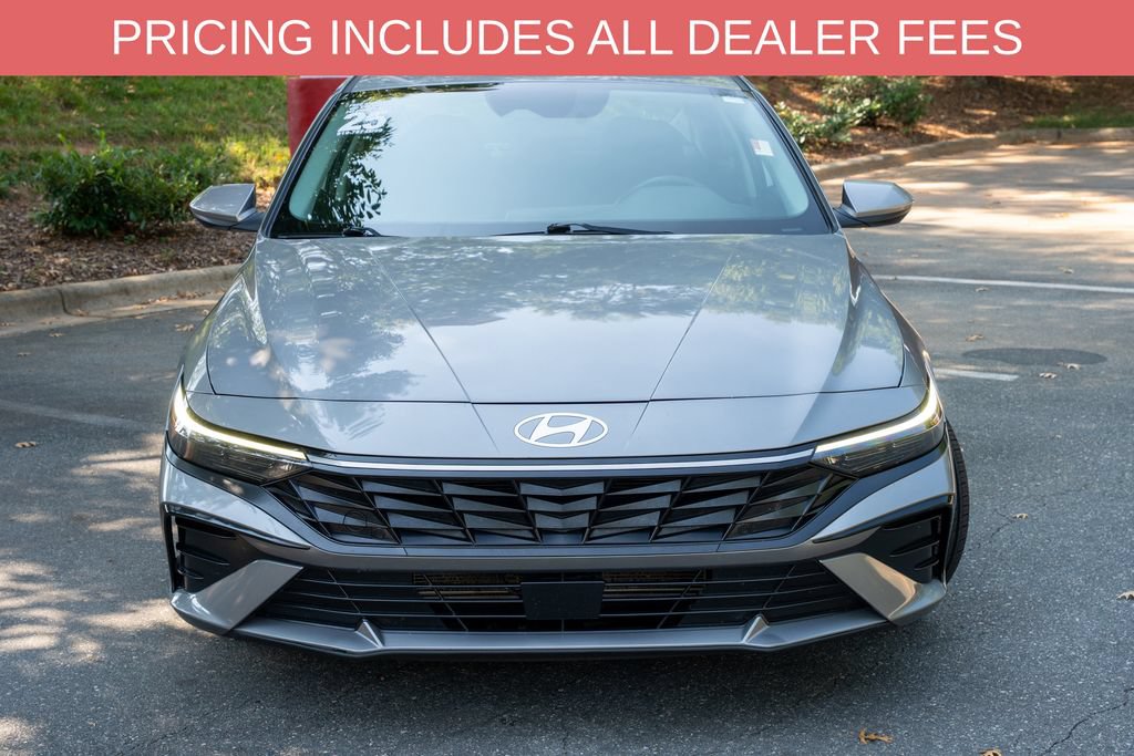 Used 2025 Hyundai Elantra SEL FWD image 2