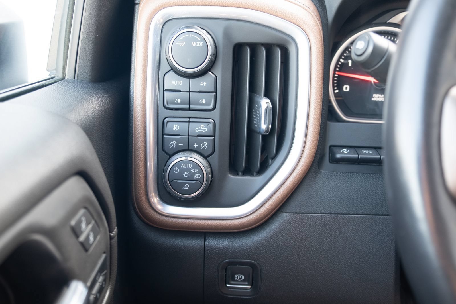 Used 2022 Chevrolet Silverado 3500 High Country w/ Z71 Off-Road Package AWD/4WD image 11