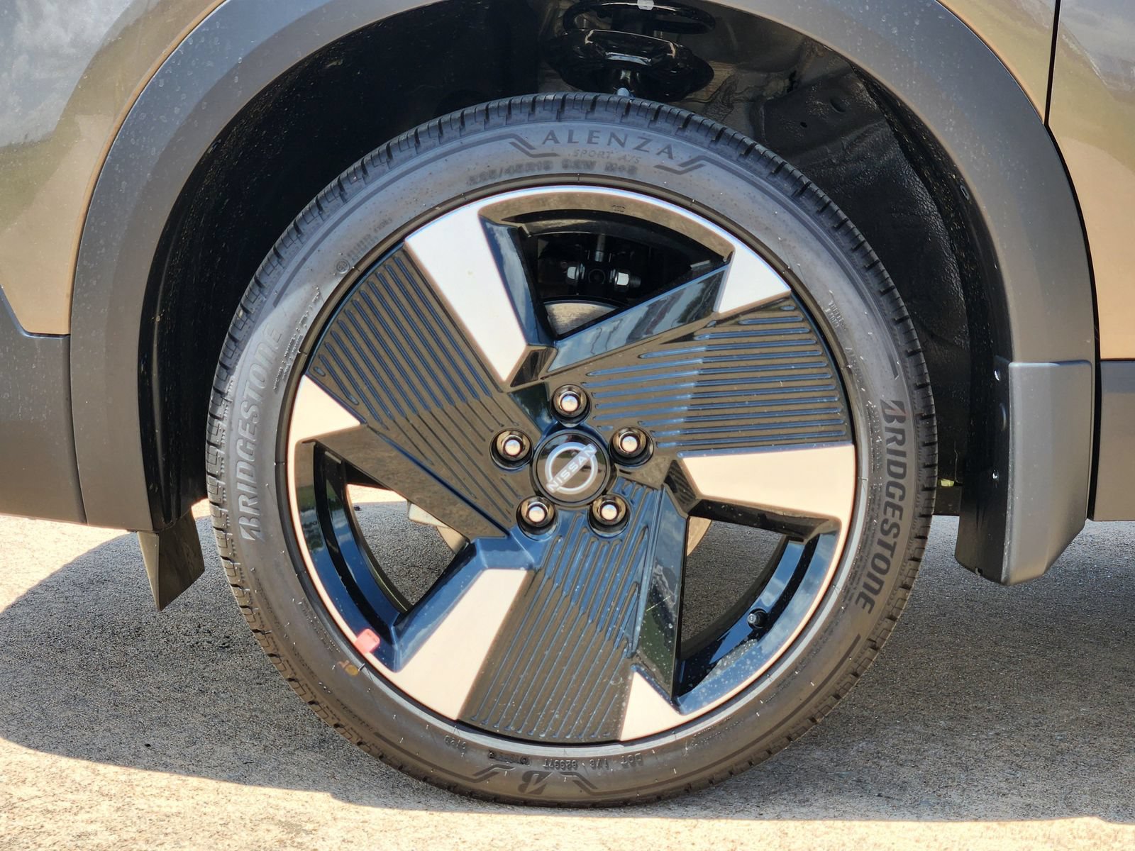 Certified 2025 Nissan Kicks SR FWD image 10