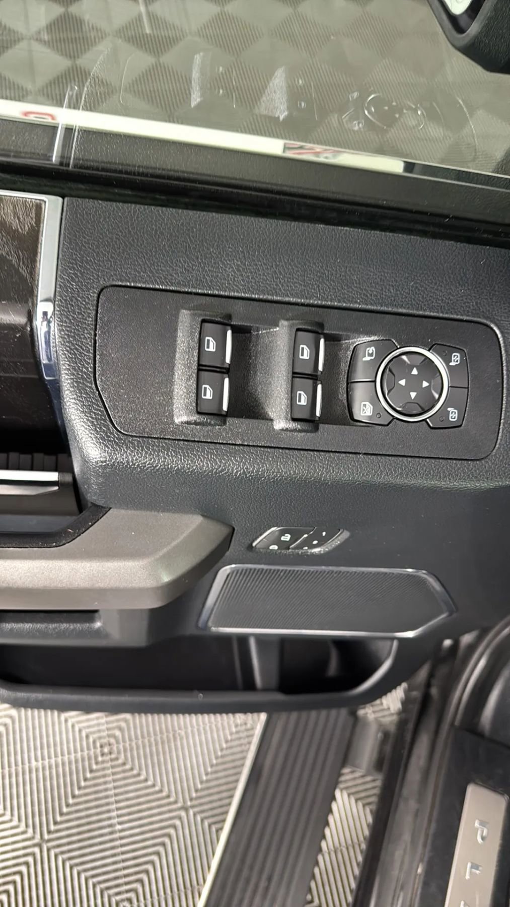 Used 2020 Ford F150 Platinum w/ Equipment Group 701A Luxury AWD/4WD image 38