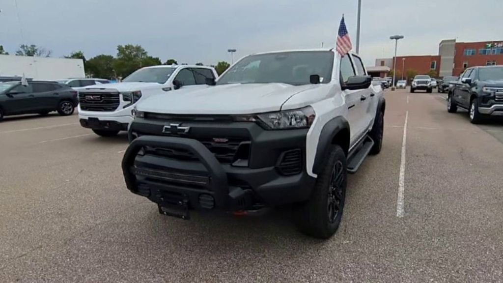 New 2025 Chevrolet Colorado Trail Boss w/ Off-Road Front Bumper Package image 4