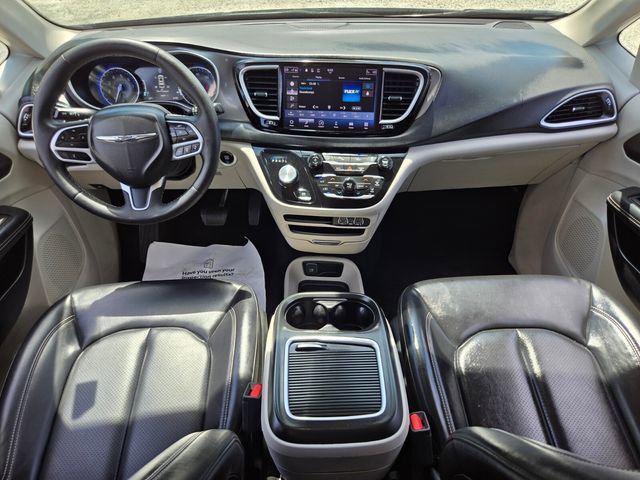Used 2023 Chrysler Pacifica Touring-L FWD image 14
