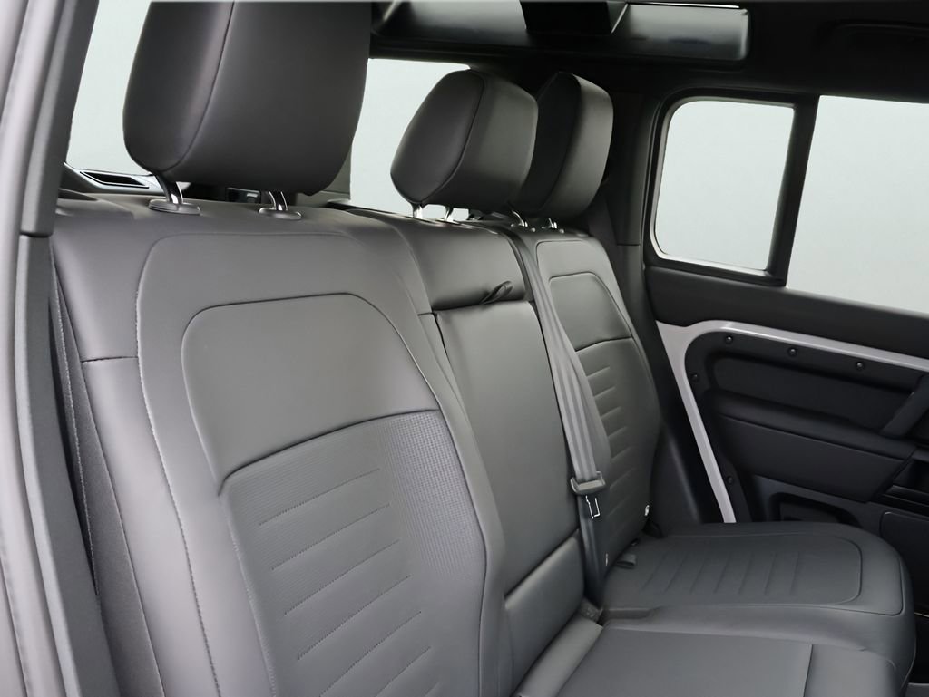 Certified 2026 Land Rover Defender 110 AWD/4WD image 17