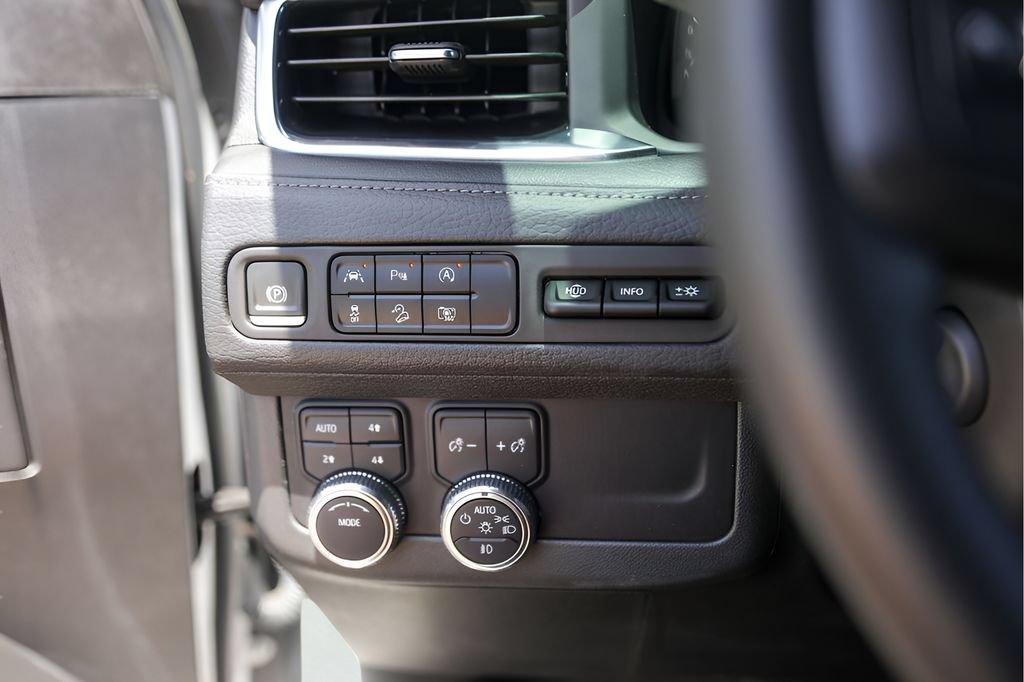 Used 2023 GMC Yukon Denali AWD/4WD image 18