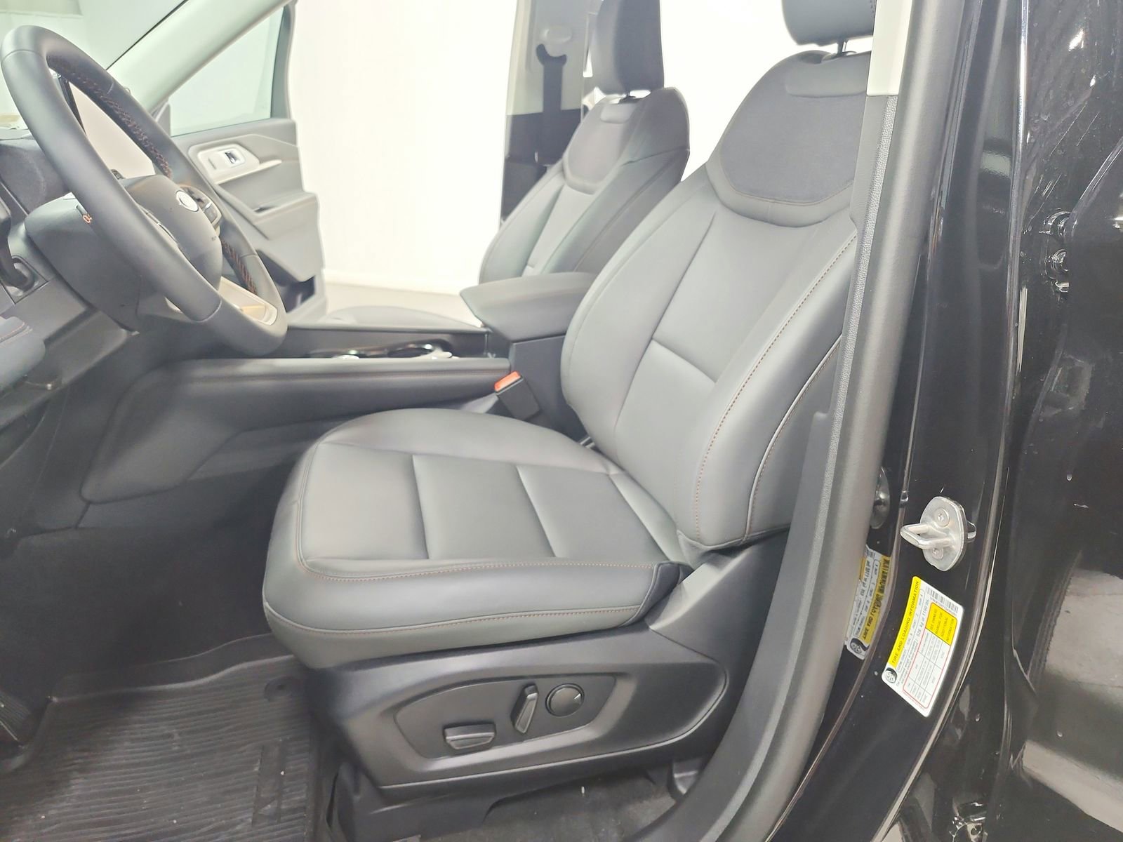 New 2026 Ford Explorer Active w/ Active Comfort Package image 19