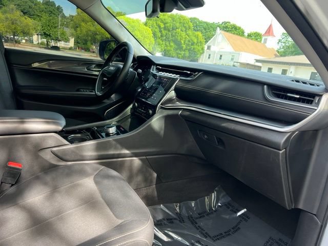 Used 2021 Jeep Grand Cherokee L Laredo w/ Luxury Tech Group I AWD/4WD image 22