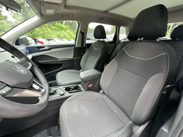 Used 2023 Volkswagen Taos SE w/ Panoramic Sunroof Package AWD/4WD image 16
