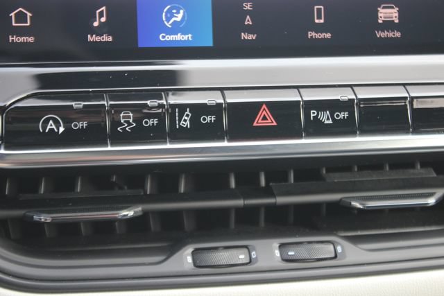 Used 2025 Jeep Compass Limited w/ Elite Group AWD/4WD image 8