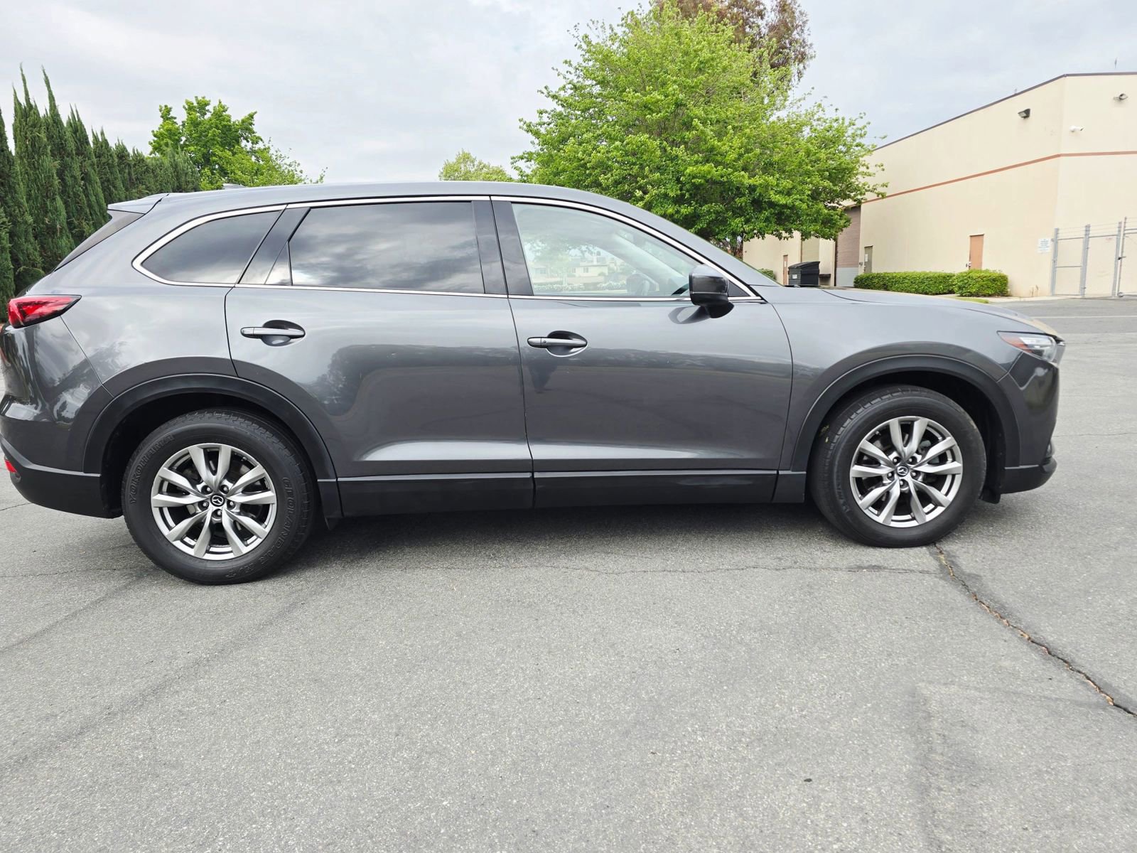 Used 2018 MAZDA CX-9 Touring w/ Touring Premium Package FWD image 4