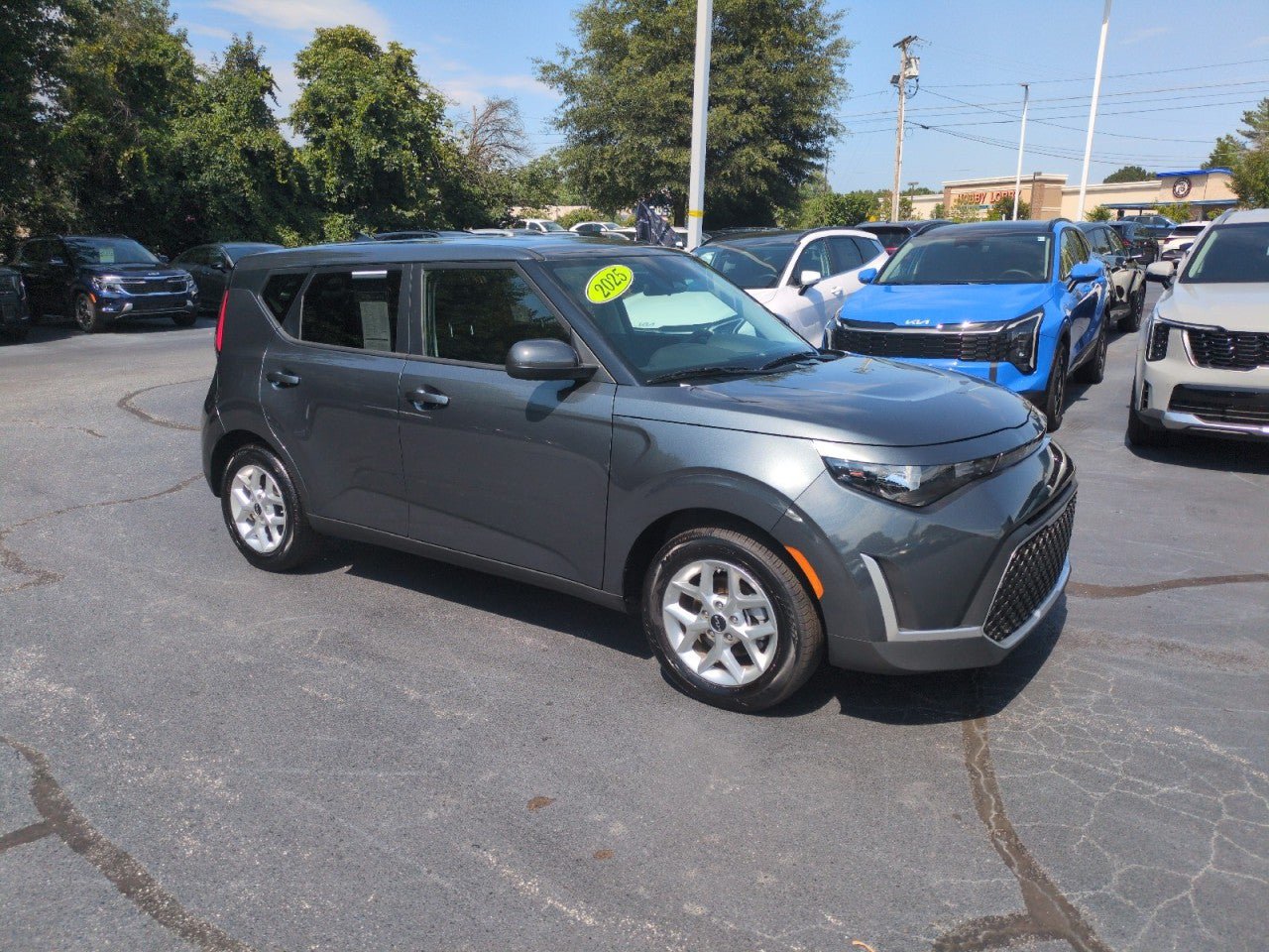 Certified 2025 Kia Soul LX w/ LX Technology Package FWD image 1